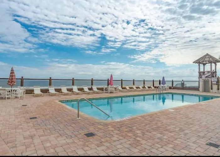 Oceanfront Oasis Aparthotel Daytona Beach