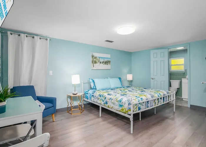 Latitude 26 Waterfront Boutique Resort - Fort Myers Beach