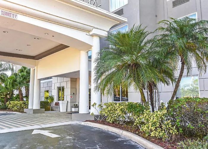 Holiday Inn Express & Suites Cocoa By Ihg