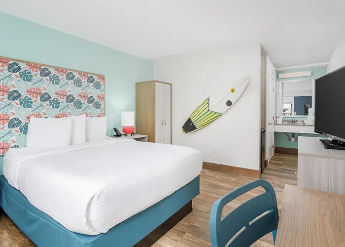 Surf & Sand Hotel - Free Hot Breakfast & Rentals Pensacola Beach