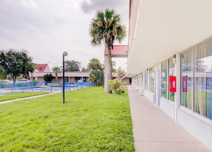 Oyo Hotel Dundee By Crystal Lake