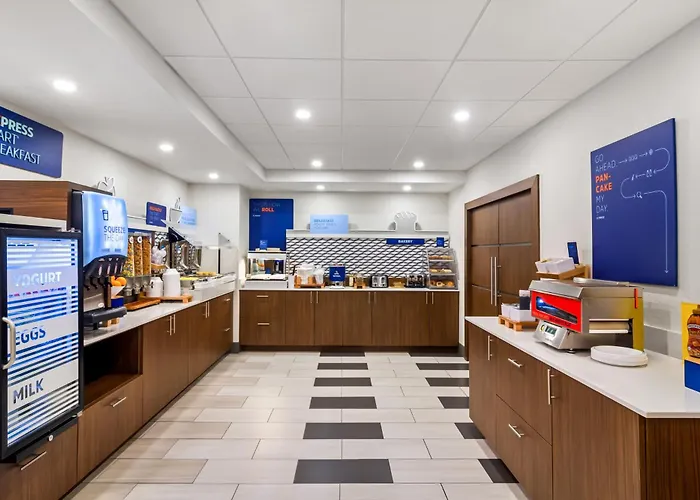 Holiday Inn Express & Suites Jacksonville South East - Medical Center Area By Ihg
