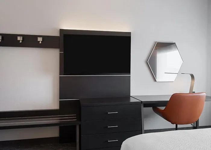 Holiday Inn Express & Suites - East - Ybor City By Ihg