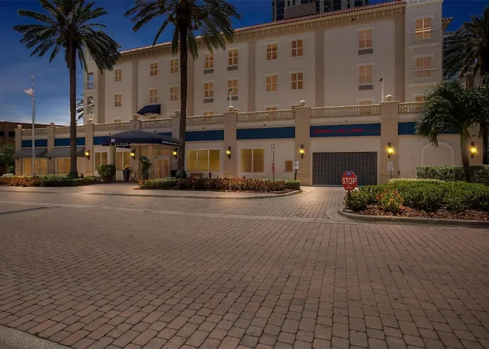 Hampton Inn & Suites /Downtown