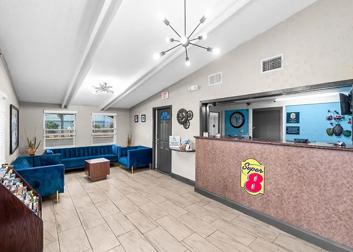 Super 8 By Wyndham Lantana West Palm Beach