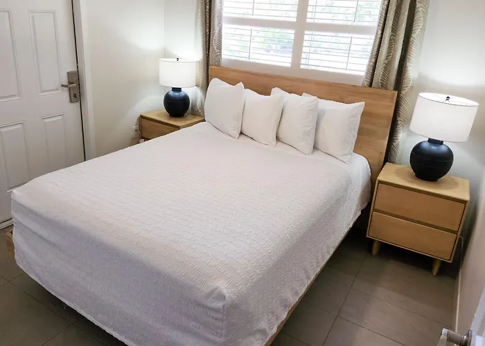 Marco Island Lakeside Inn