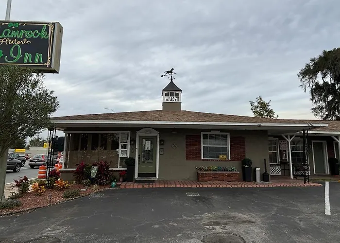 Shamrock Cove Inn
