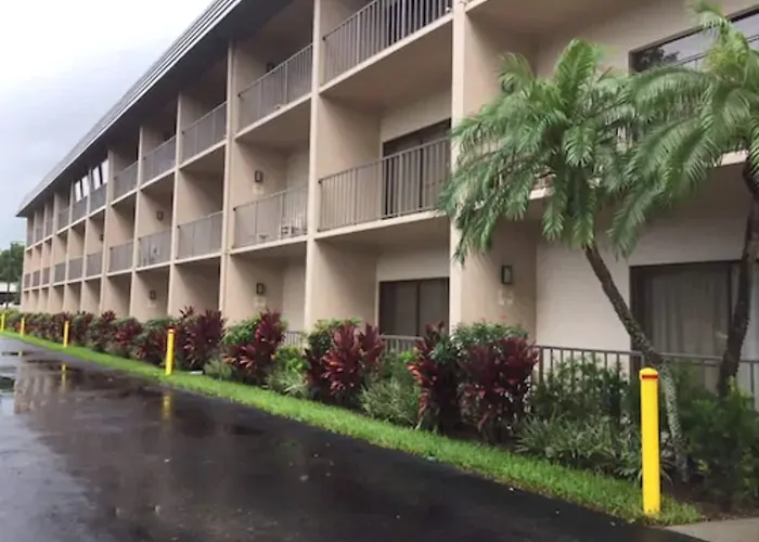 Baymont By Wyndham Bonita Springs Hotel