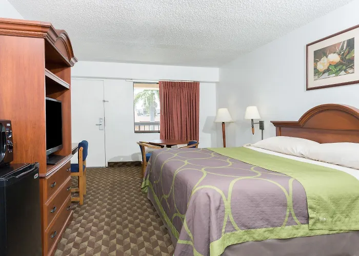 Super 8 By Wyndham Riviera Beach West Palm Beach