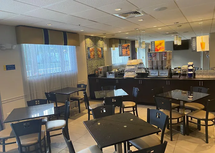 Days Inn & Suites By Wyndham Bonita Springs North Naples