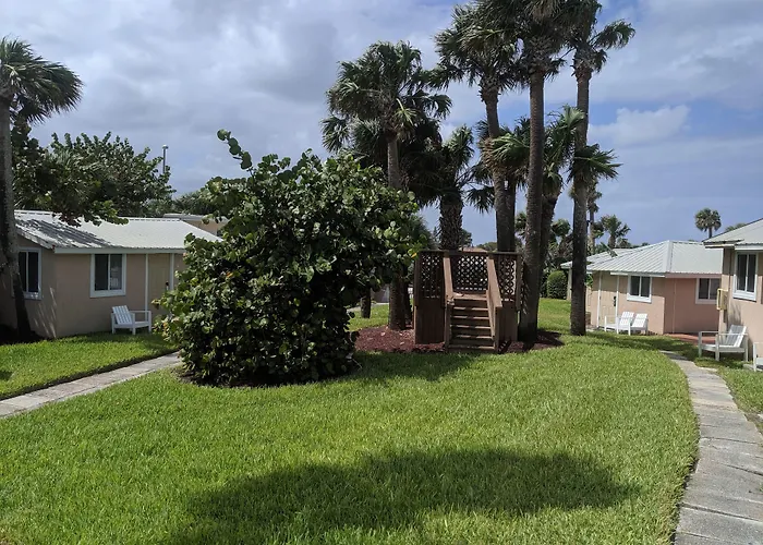 Shoreline Suites & Cabana Cottages - Beachfront