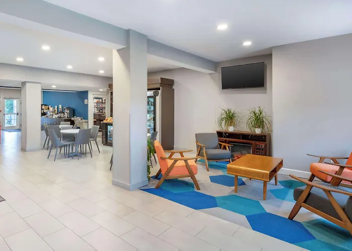 Microtel Inn & Suites By Wyndham Brooksville Ridge Manor