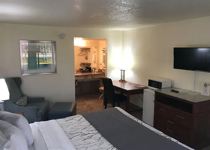 At Home Inn - Fort Pierce