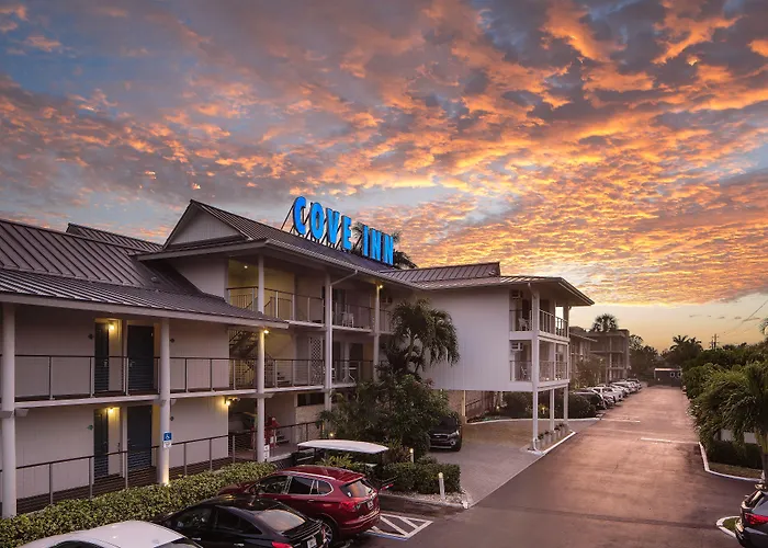 Cove Inn On Naples Bay