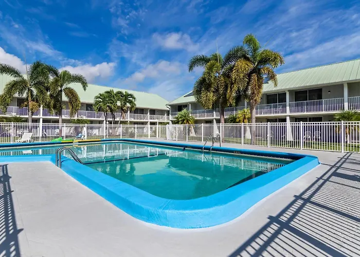 Howard Johnson By Wyndham Vero Beach / Downtown