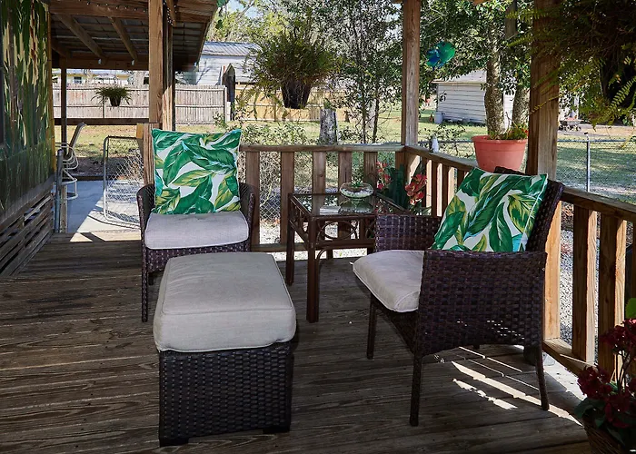 Pleasant Days Lodging Tropical Master Suite