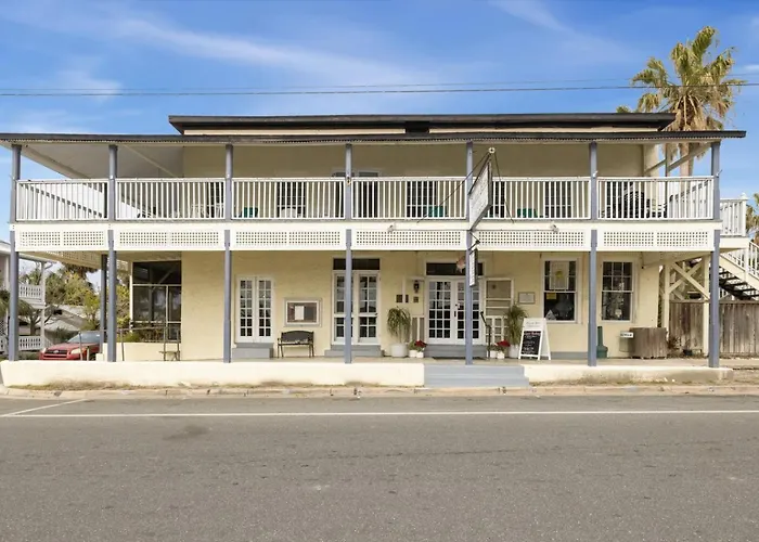Historic Island Hotel