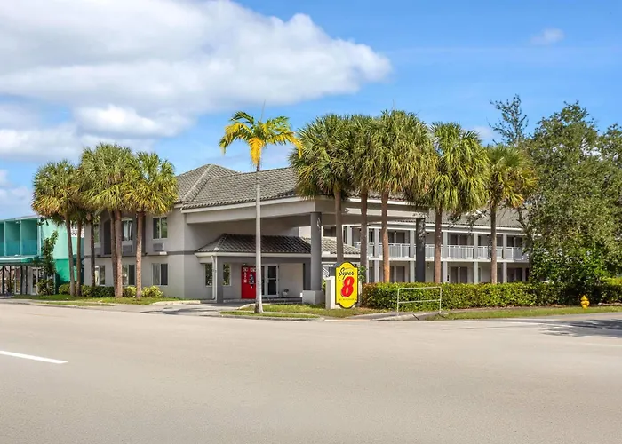 Super 8 Motel By Wyndham Near Fort Lauderdale Arpt