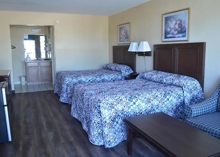 Tarpon Shores Inn