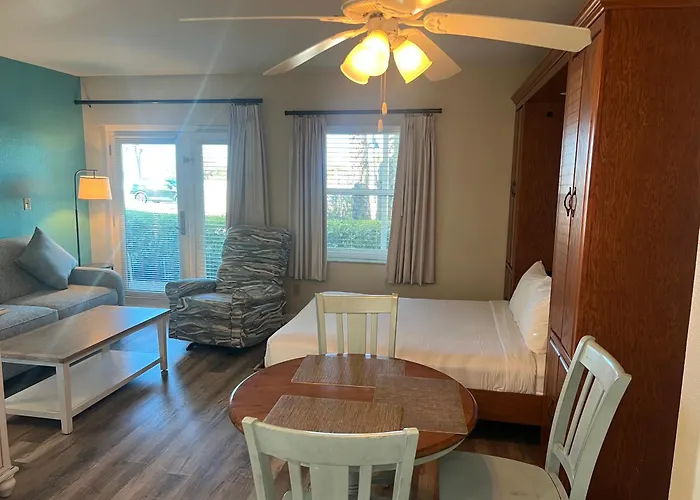 Camelot By The Sea Aparthotel St. Pete Beach
