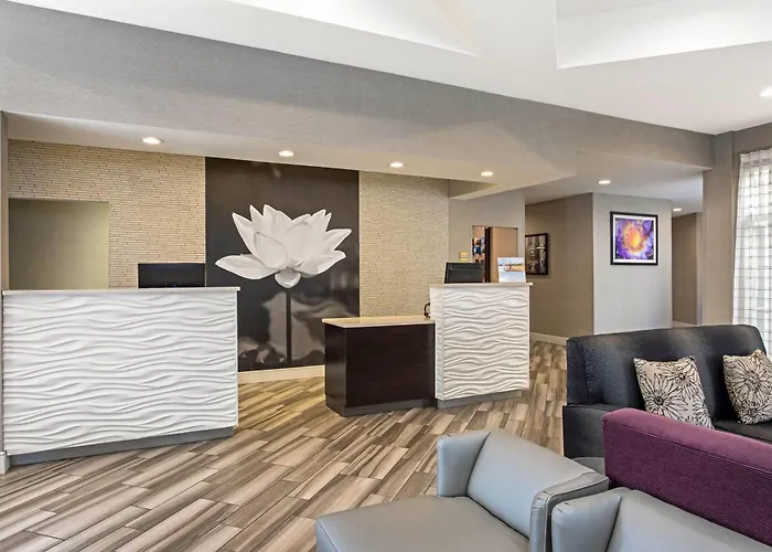La Quinta By Wyndham Orlando Airport North - On Property Food Trucks & Free Airport Shuttle!