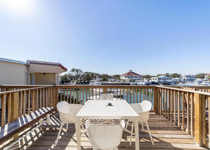 Inn At Camachee Harbor