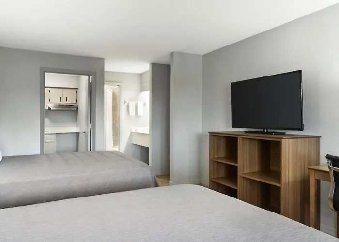 Home Inn & Suites