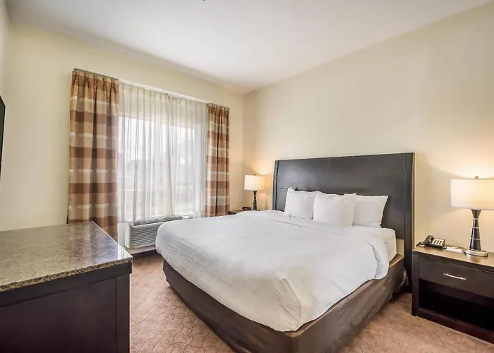 Clarion Inn & Suites Central Clearwater Beach