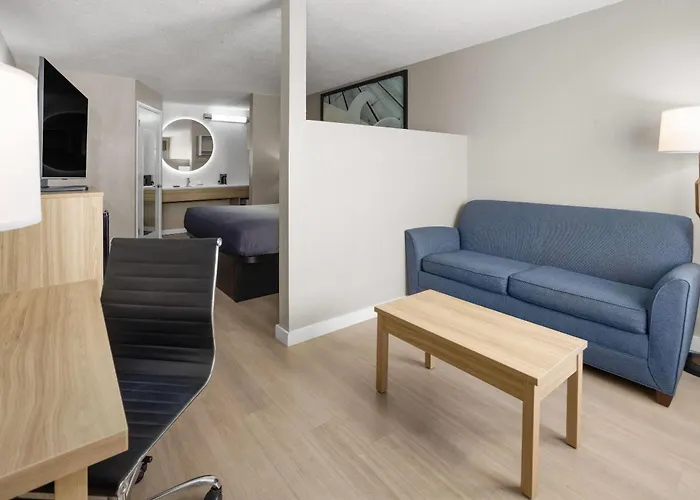 Super 8 By Wyndham Ellenton Bradenton Area