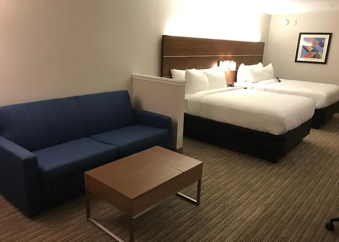 Holiday Inn Express & Suites. By Ihg