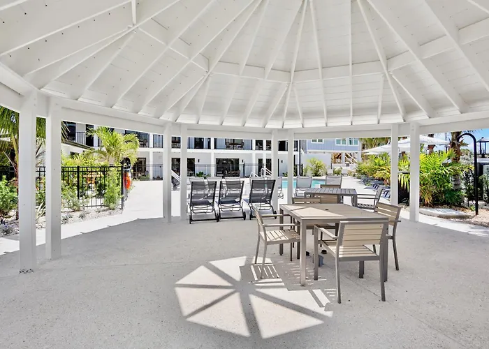 Tropic Isle At Anna Maria Island Inn
