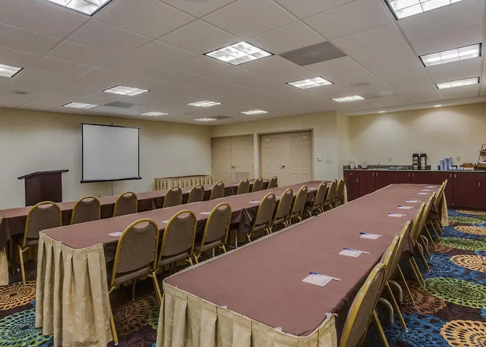 Holiday Inn Express & Suites International Airport By Ihg