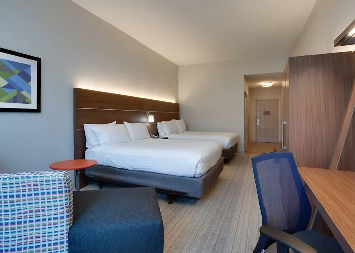 Holiday Inn Express & Suites International Airport By Ihg