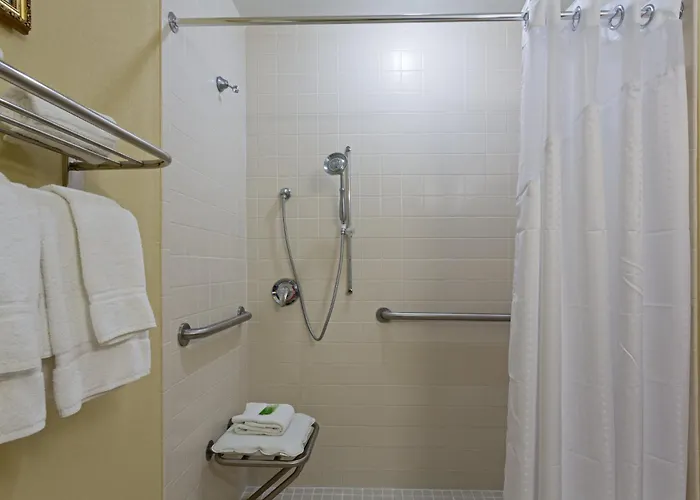 Holiday Inn Express & Suites By Ihg