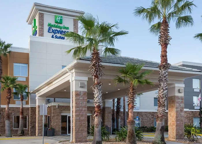 Holiday Inn Express & Suites. By Ihg