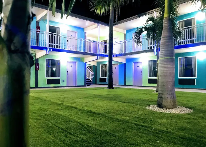 Tropical Inn & Suites, Downtown