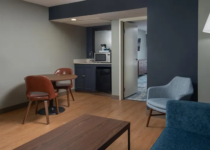 Four Points By Sheraton Suites Airport Westshore