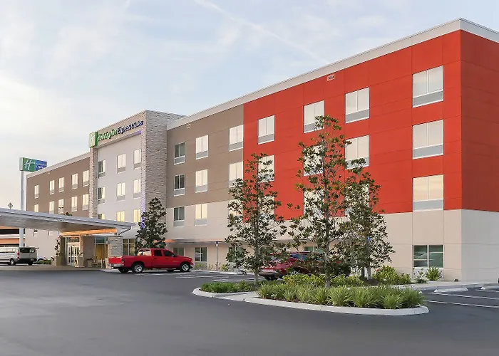 Holiday Inn Express & Suites - East - Ybor City By Ihg