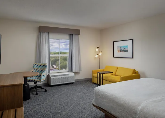 Hampton Inn & Suites Deerwood Park