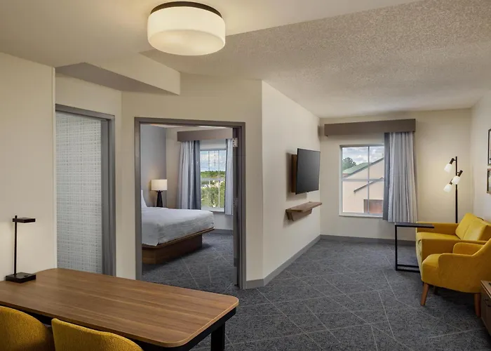 Hampton Inn & Suites Deerwood Park