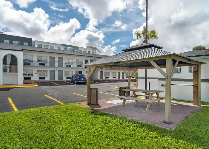 Quality Inn & Suites Orlando East - Ucf Area