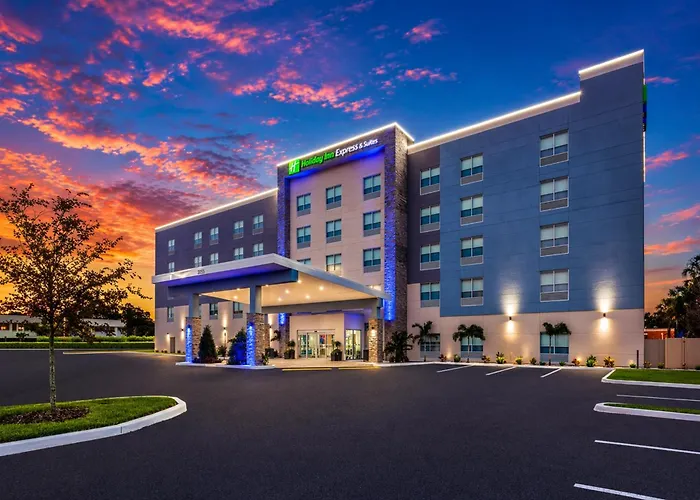 Holiday Inn Express & Suites Tampa Stadium - Airport Area By Ihg